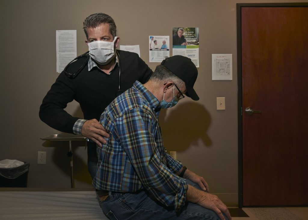 Dr. Dino Beckett sees patient Darryl James at the Wlliamson Health and Wellness Center. Photo: Stacy Kranitz/100 Days in Appalachia